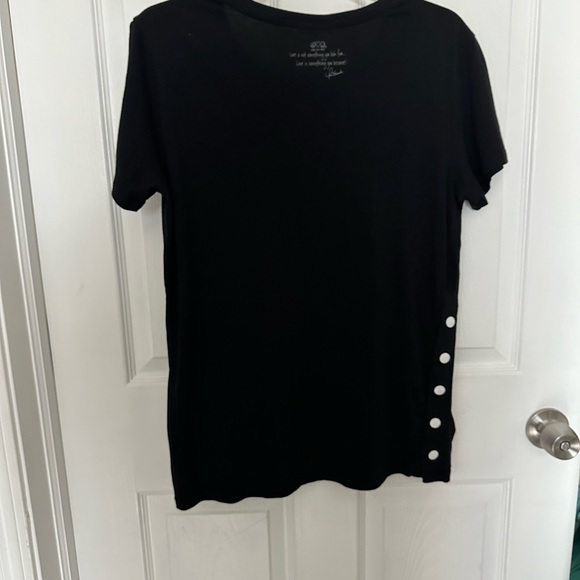 Peace love world T-shirt with side snap details size small NWOT - Picture 3 of 8